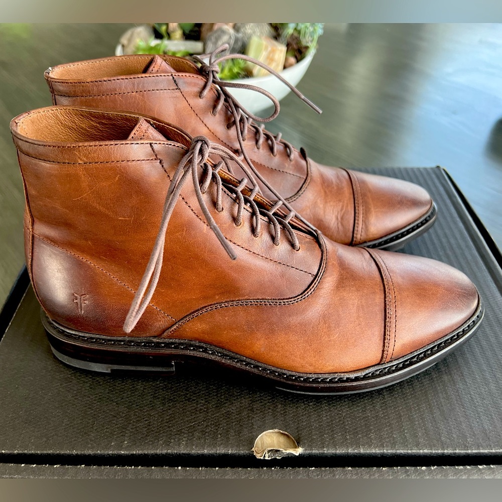 Frye Paul Leather Lace Up Boots in Cognac 7.5 mens - 9 women’s NIB